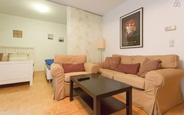 Relaxing Terrace Apartment in Lively Area