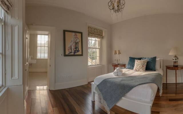 The Liam Neeson Suite by 5STARSTAY