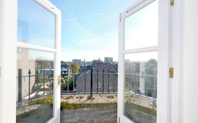 Orange Apartments - Belgrave Mansions