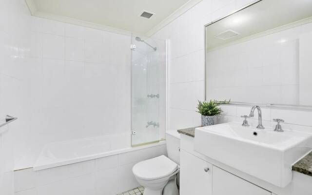 HOLT1 - Crows Nest -Holtermann Street