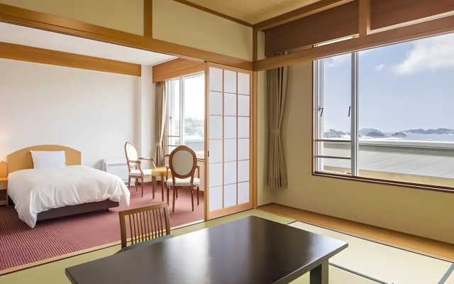 Toba Seaside Hotel