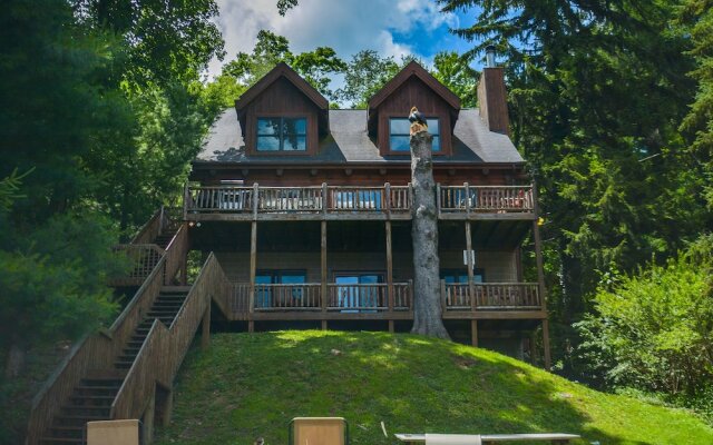The Treehouse 6 Bedroom House