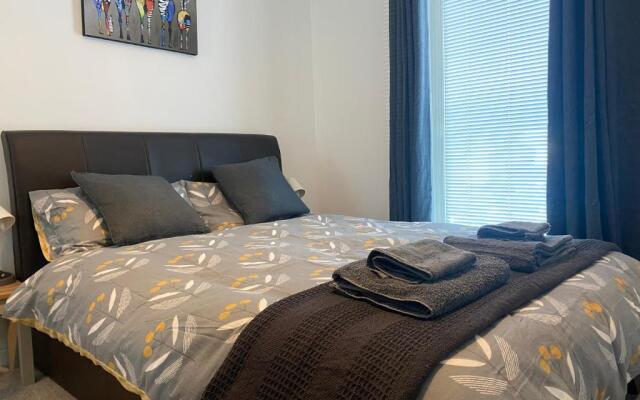 The Duplex Nairn- Spacious 3 Bedroom with sunny balcony