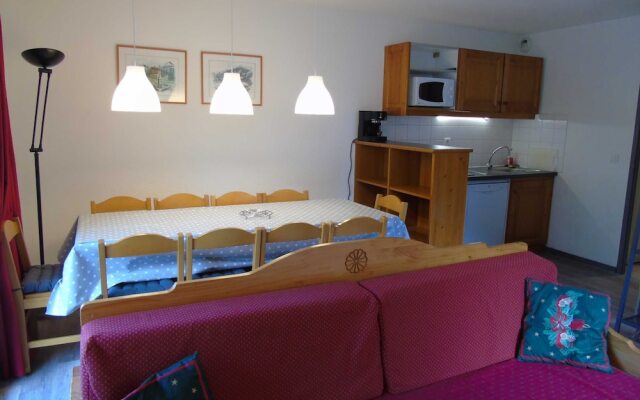 Lou Services Apartment CB7 LSI 001