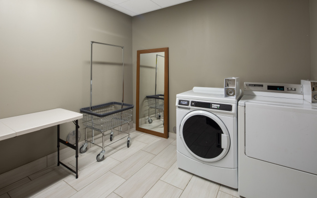 Holiday Inn Express & Suites Chico by IHG