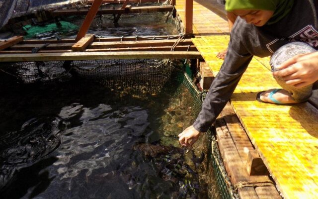 Terapung Hotel & Fish Garden