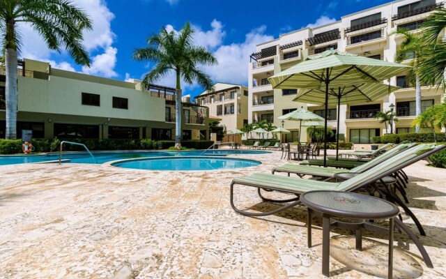 2BR Condo 5 Location w Amazingviews Pool GYM