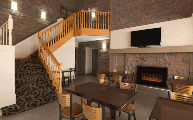 Super 8 by Wyndham Timmins ON