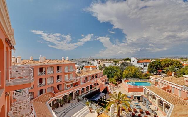 Vilamoura Main Avenue by Homing