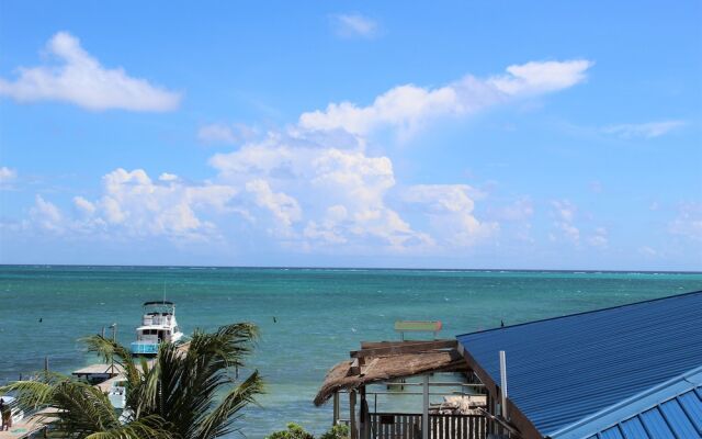 Barefoot Caye Caulker Hotel