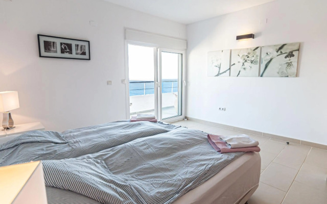 A004 - Villa en Altea con vistas al mar