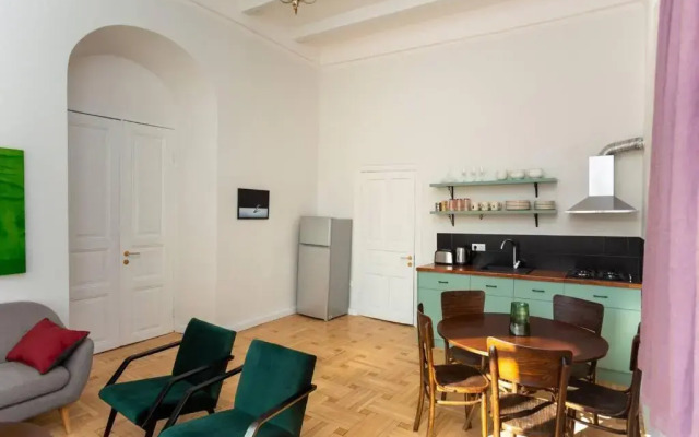 Charming 2BR Apt in Old Tbilisi