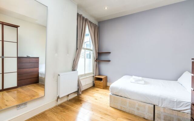 Sleek 2BD Flat Super Central to London Town!