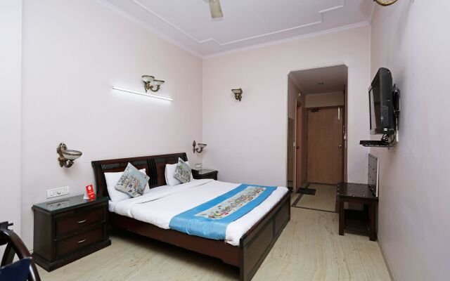 OYO Rooms 760 Karol Bagh Metro Station