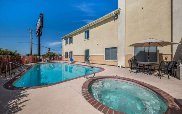 Quality Inn & Suites Terrell