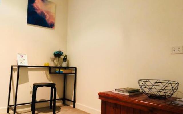 Exquisite Family Home +Parking, Close to CBD
