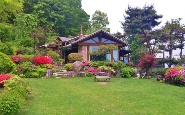 Yangpyeong Dalbichi Meomuneunjip