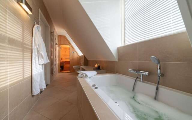 Holiday Home With Whirlpool Quiet Area in Zeeland