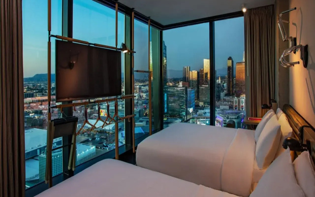 Moxy Downtown Los Angeles