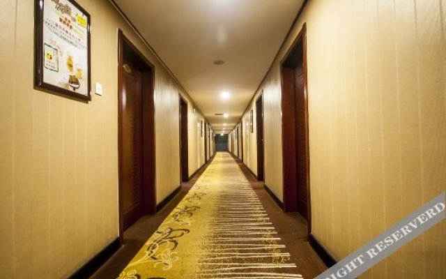 Runyang Business Hotel