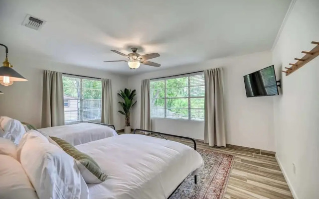 Luxury Lakefront Oasis With Boat Dock-firepit