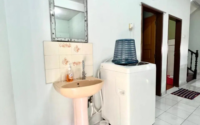 Teratai Homestay Batu Buruk