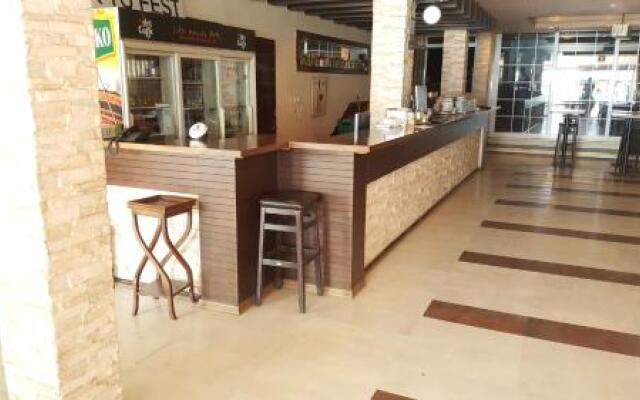 Art Theatre Caffe - River view Hotel