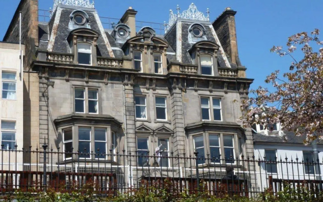 100 Princes Street