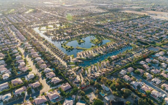 Silverado by AvantStay | WALK TO COACHELLA! Spanish Style Villa in Indio