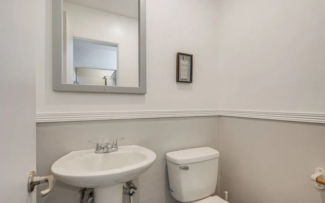 4 Mi to Legoland: Poolside Paradise!