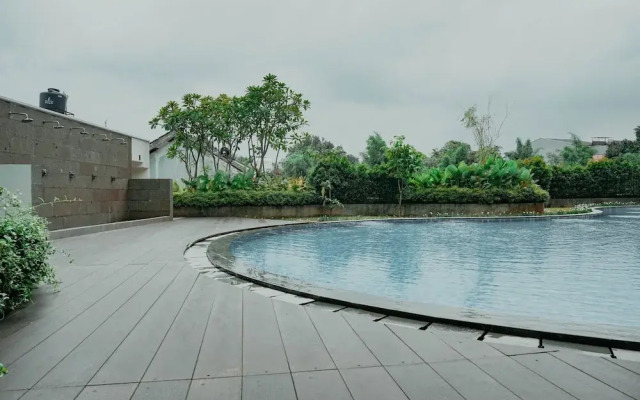 Luxury 2BR Apartment at Pejaten Park Residence with Bathtub