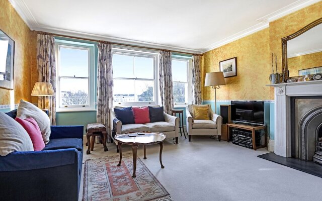 Typically English 2 Bedroom Apartment in Residential Area Near South Kensington