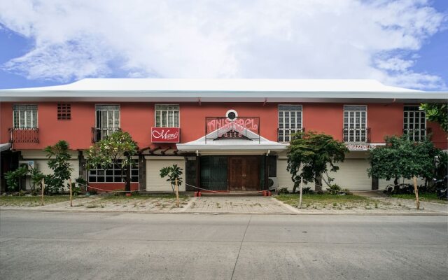 OYO 579 Anisabel Suites
