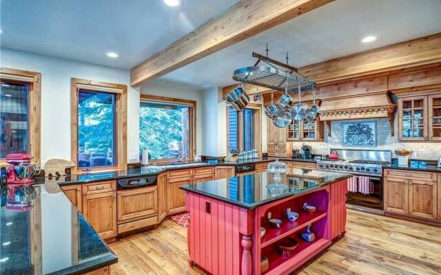 Aspen Hollow #3 5 Bedroom Townhouse