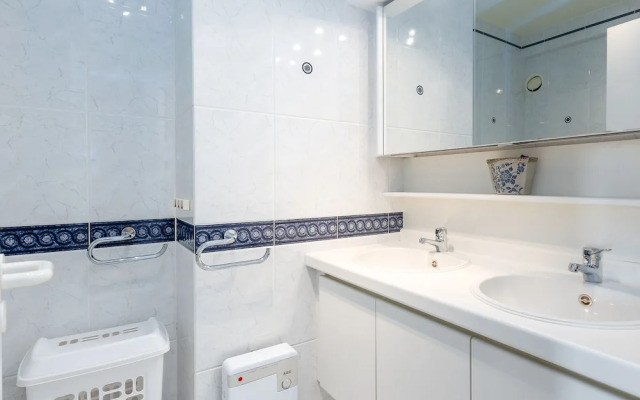 Elegant Apartment With Terrace