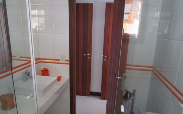 Casa em Condomínio Prox a R das Pedras