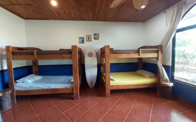 Casa Alice Surf Lodge - Hostel