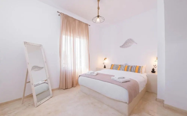 Golden Sunrise Suites - Santorini Superior Suite