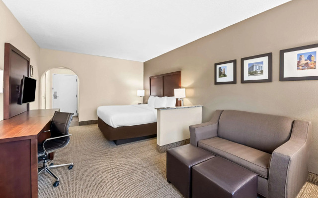 Comfort Inn & Suites Durham near Duke University