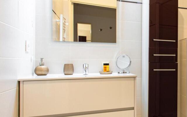 Air-Conditioned Furnished Studio in A Luxury Residence