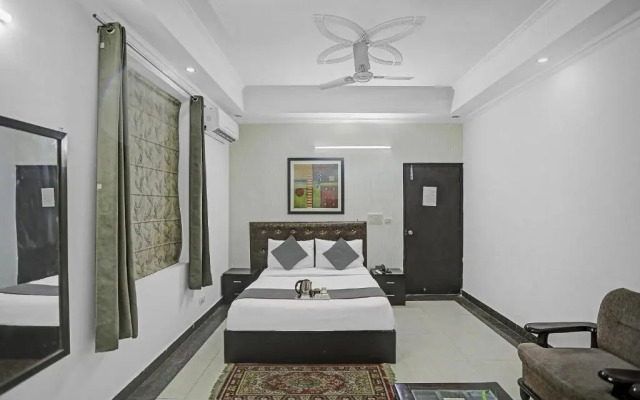 OYO Townhouse 764 Hotel Happy Keys Townhouse