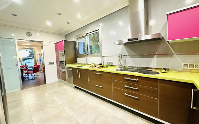 A001 - Villa de lujo en primera línea de mar