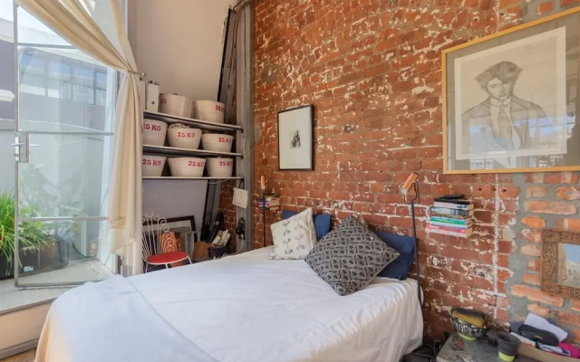 Wolroy House 405 by CTHA