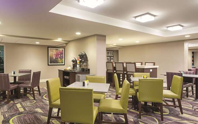 La Quinta Inn & Suites by Wyndham Baltimore BWI Airport