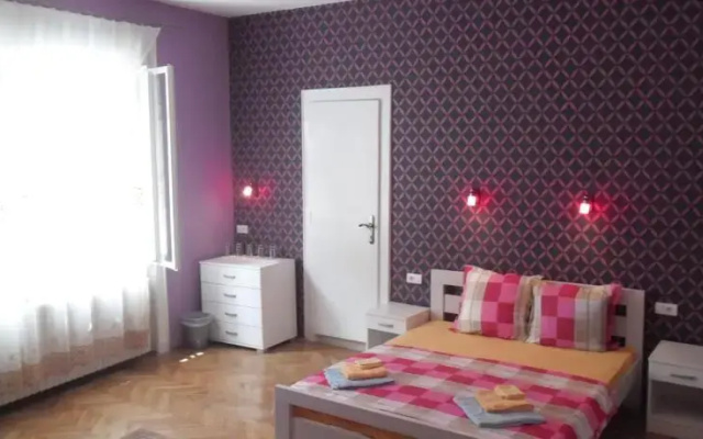 Bela Lađa Rooms