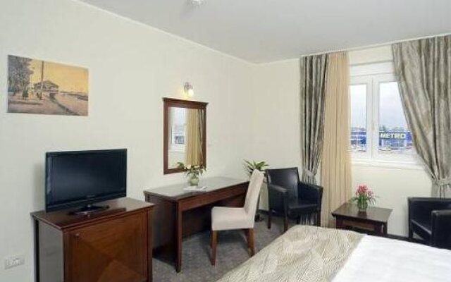 Garni Hotel Semlin B&B