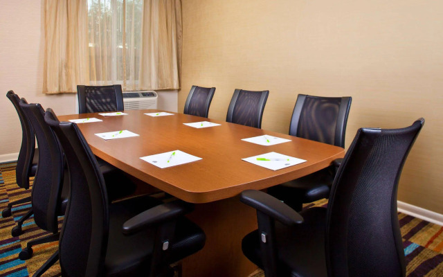 Fairfield Inn & Suites by Marriott Houston Hobby Airport.