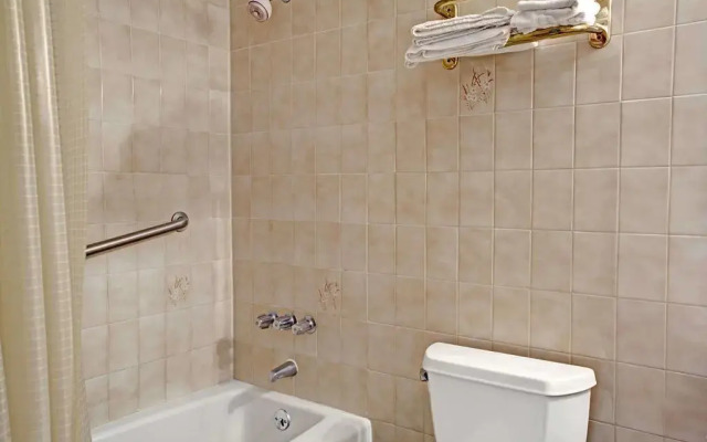 Super 8 By Wyndham Jamaica North Conduit