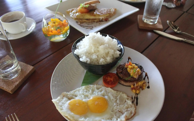 Amun Ini Beach Resort & Spa