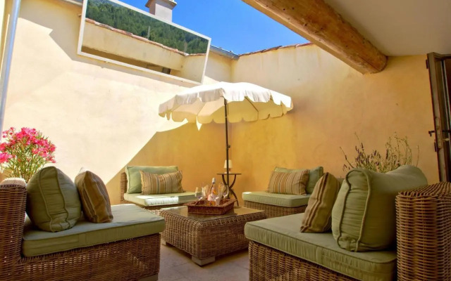 Luxurious Provencal Village House, Walk to Village Pool